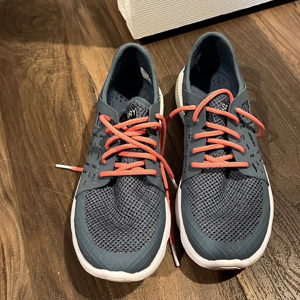 Sperry - Picture 2 of 8